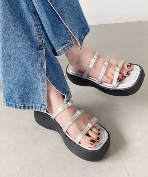 MYMOOD.(マイムード)の「細ストラップ 厚底プラットフォームサンダル(サンダル・レディース・アイボリー/ブラック/シルバー・M/L)」の3枚目の写真