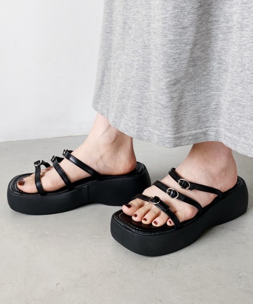 MYMOOD.(マイムード)の「細ストラップ 厚底プラットフォームサンダル(サンダル・レディース・アイボリー/ブラック/シルバー・M/L)」の6枚目の写真