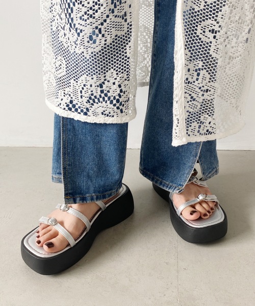 MYMOOD.(マイムード)の「細ストラップ 厚底プラットフォームサンダル(サンダル・レディース・アイボリー/ブラック/シルバー・M/L)」の17枚目の写真