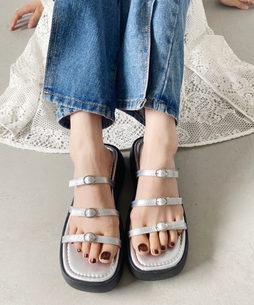 MYMOOD.(マイムード)の「細ストラップ 厚底プラットフォームサンダル(サンダル・レディース・アイボリー/ブラック/シルバー・M/L)」の19枚目の写真