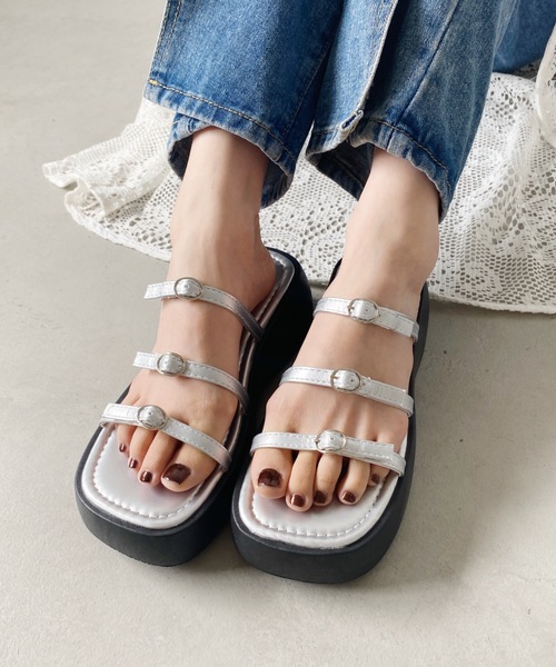 MYMOOD.(マイムード)の「細ストラップ 厚底プラットフォームサンダル(サンダル・レディース・アイボリー/ブラック/シルバー・M/L)」の12枚目の写真