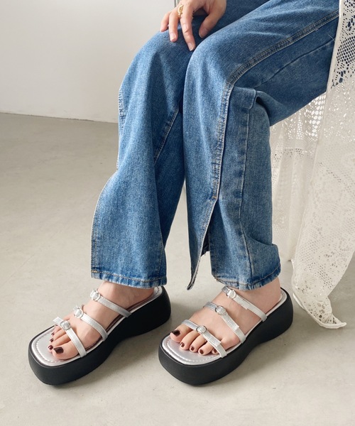 MYMOOD.(マイムード)の「細ストラップ 厚底プラットフォームサンダル(サンダル・レディース・アイボリー/ブラック/シルバー・M/L)」の11枚目の写真