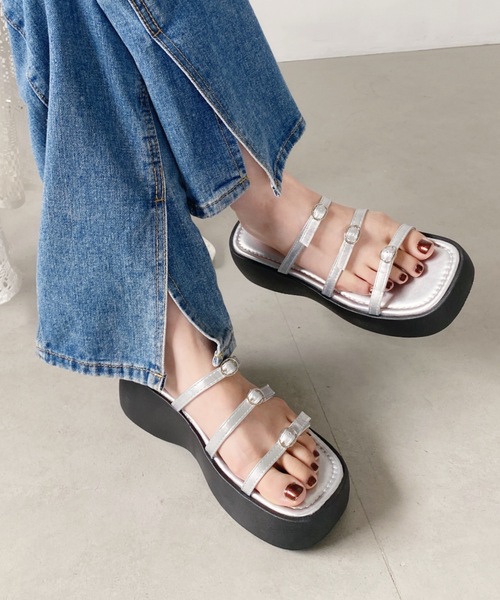 MYMOOD.(マイムード)の「細ストラップ 厚底プラットフォームサンダル(サンダル・レディース・アイボリー/ブラック/シルバー・M/L)」の10枚目の写真