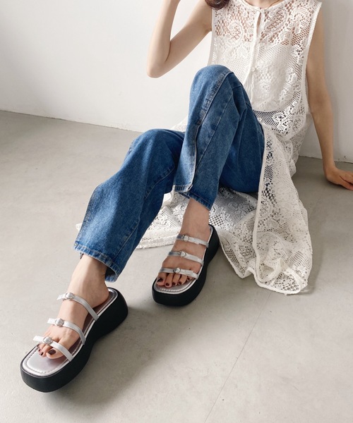 MYMOOD.(マイムード)の「細ストラップ 厚底プラットフォームサンダル(サンダル・レディース・アイボリー/ブラック/シルバー・M/L)」の18枚目の写真