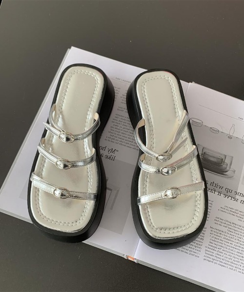 MYMOOD.(マイムード)の「細ストラップ 厚底プラットフォームサンダル(サンダル・レディース・アイボリー/ブラック/シルバー・M/L)」の8枚目の写真