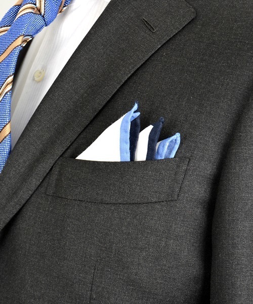 SHIPS（シップス）の「SD: 2カラーパイピング リネン ポケットチーフ（ハンカチ/ハンドタオル・メンズ・ホワイト/ネイビー・ONE SIZE）」の2枚目の写真