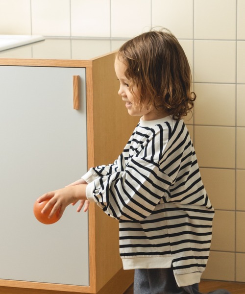 pairmanon（ペアマノン）の「【ママとおそろい】ボーダー ボリューム袖 長袖 ベーシック Tシャツ（Tシャツ/カットソー・キッズ・アイボリー/グレイッシュベージュ/モカ/ブラック・100/90/140/120/150/110/130）」の2枚目の写真