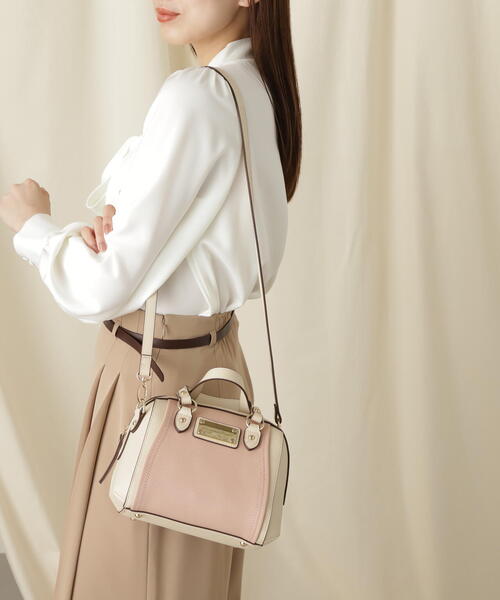 JILL by JILL STUART（ジルバイジルスチュアート）の「◇プレートボストン（ボストンバッグ・レディース・ベージュ/ブラック/ピンク/ブルー・FREE）」の3枚目の写真