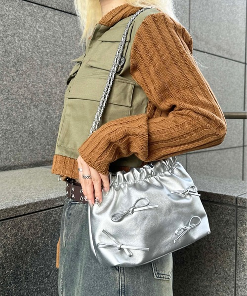 sedacle girl（セダクルガール）の「チェーンリボン巾着バッグ（ハンドバッグ・レディース・ブラック/シルバー・FREE）」の2枚目の写真