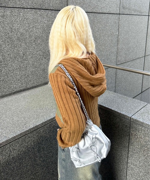 sedacle girl（セダクルガール）の「チェーンリボン巾着バッグ（ハンドバッグ・レディース・ブラック/シルバー・FREE）」の5枚目の写真