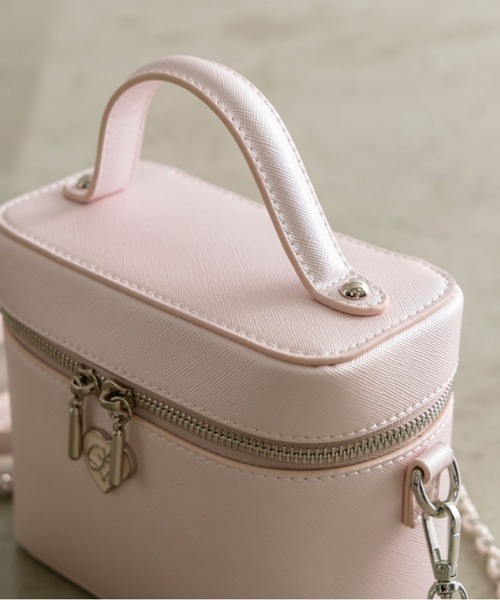 OLIVE des OLIVE（オリーブデオリーブ）の「ハートエンブレム付きバニティーバッグ　1032120180（ショルダーバッグ・レディース・ピンク/ブラック/オフホワイト・FREE）」の11枚目の写真