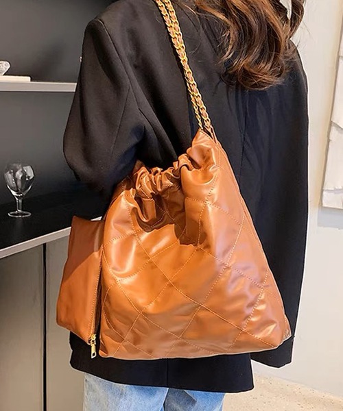 shopnikoniko（ショップニコニコ）の「ミニポーチ付き キルティング トートバッグ（トートバッグ・レディース・ブラック/ホワイト/ブラウン・フリー）」の6枚目の写真