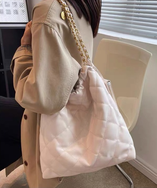 shopnikoniko（ショップニコニコ）の「ミニポーチ付き キルティング トートバッグ（トートバッグ・レディース・ブラック/ホワイト/ブラウン・フリー）」の16枚目の写真