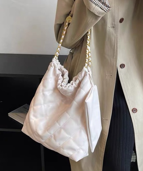 shopnikoniko（ショップニコニコ）の「ミニポーチ付き キルティング トートバッグ（トートバッグ・レディース・ブラック/ホワイト/ブラウン・フリー）」の17枚目の写真