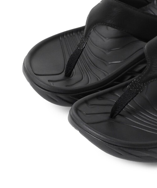BEAMS BOY（ビームスボーイ）の「HOKA ONE ONE / ORA RECOVERY FLIP（サンダル・レディース・ブラック・25/24/23）」の2枚目の写真