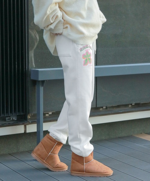 ALAND(エーランド)の「【UNISEX】GROVE×ALAND/GV flowerモチーフパンツ(裏起毛) /グローブ/ 2988733(スウェットパンツ・レディース・オフホワイト/チャコール・LARGE/MEDIUM)」の5枚目の写真
