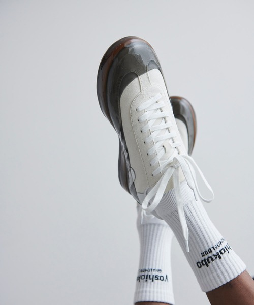 yoshiokubo（ヨシオクボ）の「yoshiokubo ヨシオクボ / JELLO SHOES ジェロシューズ スニーカー / YKS24903（スニーカー・メンズ・レッド/ブルー/ブラック/クリア・23.5cm/27cm/26cm）」の2枚目の写真