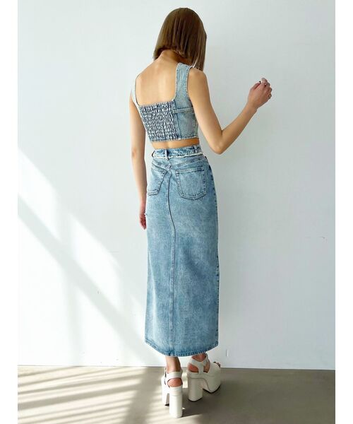 EMODA(エモダ)の「フロントジップデニムビスチェ(キャミソール・レディース・グレー/ブラック/ライトブルー・SMALL/MEDIUM)」の21枚目の写真