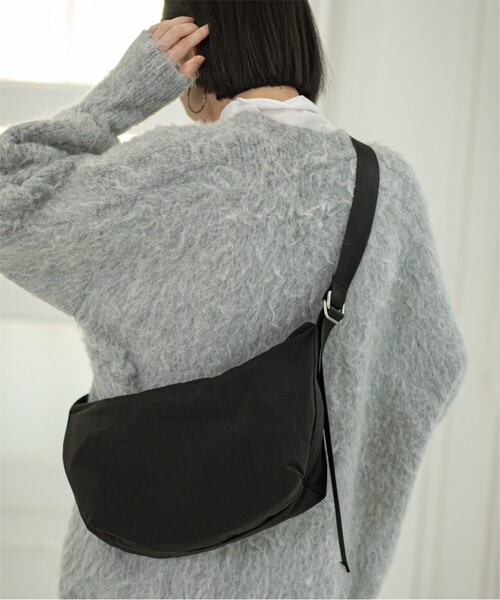 OPAQUE.CLIP（オペークドットクリップ）の「◆【軽量】カジュアルミニショルダーバッグ（ショルダーバッグ・レディース・カーキ/ベージュ/ブラック・00）」の4枚目の写真