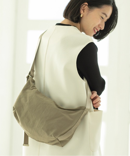 OPAQUE.CLIP（オペークドットクリップ）の「◆【軽量】カジュアルミニショルダーバッグ（ショルダーバッグ・レディース・カーキ/ベージュ/ブラック・00）」の3枚目の写真
