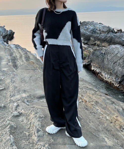 Reurie'(レウリィ)の「【ZOZO限定】クロップドバイカラーケーブルマーブルニット / cropped bicolor marble knit ショート丈 クロップド丈 バイカラー 配色 プルオーバー ジャガード ニュアンス ホワイト ブラック グレー(ニット/セーター・レディース・ブラック×グレー/グレー×ホワイト・FREE)」の9枚目の写真