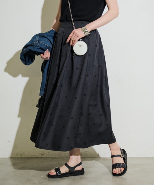 Shelly island（シェリーアイランド）の「ドットギャザースカート（スカート・レディース・ホワイト/ブラック・M）」の2枚目の写真