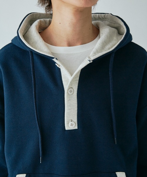 Adoon plain(アドーンプレーン)の「ヘンリーネックバイカラーフーディー(パーカー・メンズ・杢グレー/ネイビー・MEDIUM/LARGE)」の16枚目の写真