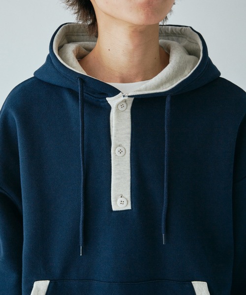 Adoon plain(アドーンプレーン)の「ヘンリーネックバイカラーフーディー(パーカー・メンズ・杢グレー/ネイビー・MEDIUM/LARGE)」の17枚目の写真