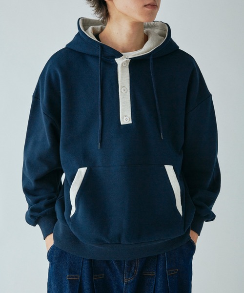 Adoon plain(アドーンプレーン)の「ヘンリーネックバイカラーフーディー(パーカー・メンズ・杢グレー/ネイビー・MEDIUM/LARGE)」の15枚目の写真