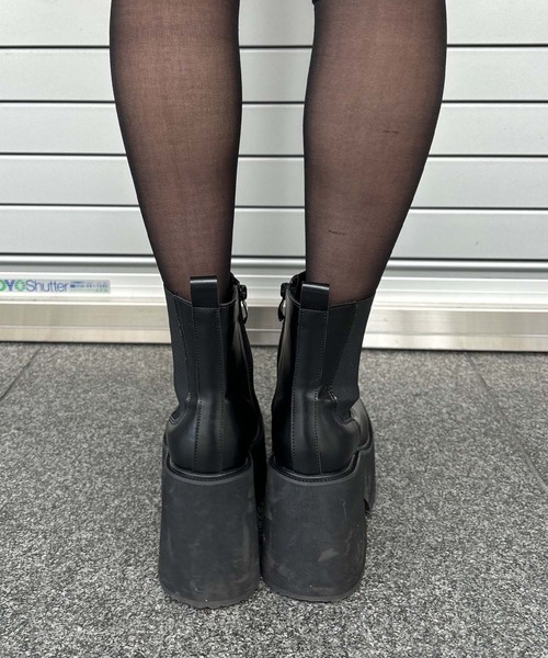 ENVYM（アンビー）の「サイドファスナーショートブーツ（ブーツ・レディース・ブラック/インディゴブルー・24.5cm/22.5cm/23.5cm）」の16枚目の写真