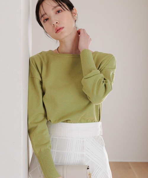 Andemiu（アンデミュウ）の「【WEB限定】ユルボートネックニット110748（ニット/セーター・レディース・アイボリー/グリーン/ブルー/グレー/ブラック・FREE）」の4枚目の写真