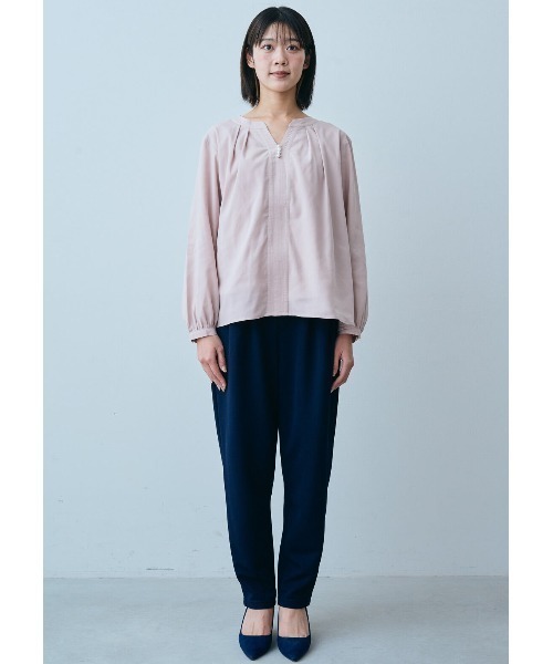 IEDIT(イディット)の「IEDIT インナーカットソー付きが嬉しい きれいめ素材で顔まわりが着映える ネックパールトップス(シャツ/ブラウス・レディース・サックスブルー/ネイビー/ピンク・X-LARGE/LARGE/MEDIUM/XX-LARGE/XXX-LARGE/SMALL)」の5枚目の写真