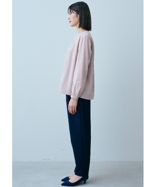 IEDIT(イディット)の「IEDIT インナーカットソー付きが嬉しい きれいめ素材で顔まわりが着映える ネックパールトップス(シャツ/ブラウス・レディース・サックスブルー/ネイビー/ピンク・X-LARGE/LARGE/MEDIUM/XX-LARGE/XXX-LARGE/SMALL)」の6枚目の写真