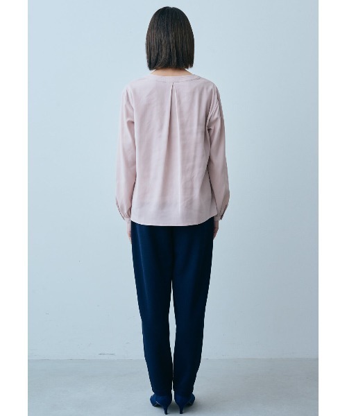 IEDIT(イディット)の「IEDIT インナーカットソー付きが嬉しい きれいめ素材で顔まわりが着映える ネックパールトップス(シャツ/ブラウス・レディース・サックスブルー/ネイビー/ピンク・X-LARGE/LARGE/MEDIUM/XX-LARGE/XXX-LARGE/SMALL)」の7枚目の写真