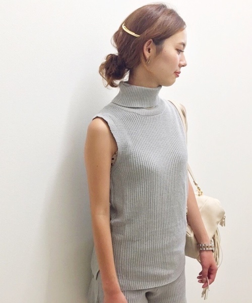 Chico(チコ)の「ハイネック畦ベスト(ニット/セーター・レディース・アイボリー/モスグリーン/ブラック/グレー・FREE)」の3枚目の写真