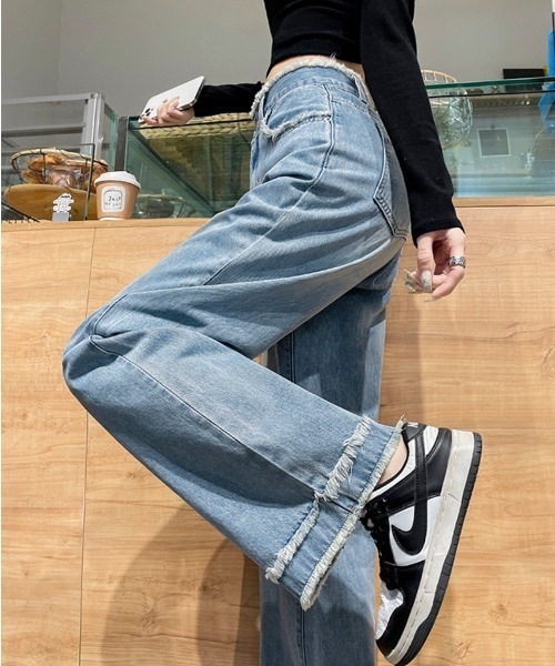 B'day(ビーデイ)の「【 B'day / ビーデー 】デニム 裾口フリンジ フレアパンツ(デニムパンツ・レディース・ブルー/ライトブルー・SMALL/MEDIUM/LARGE/X-LARGE)」の14枚目の写真