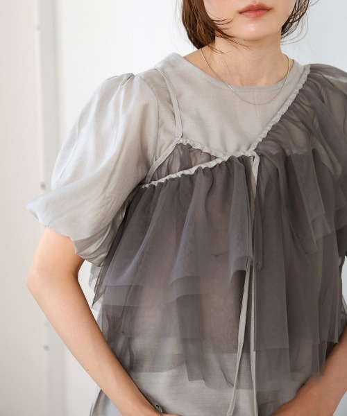 Bab（バブ）の「【2点セット】チュールビスチェ＋ボリュームスリーブブラウスセット（シャツ/ブラウス・レディース・アイボリー/グレー/ベージュ・M）」の12枚目の写真