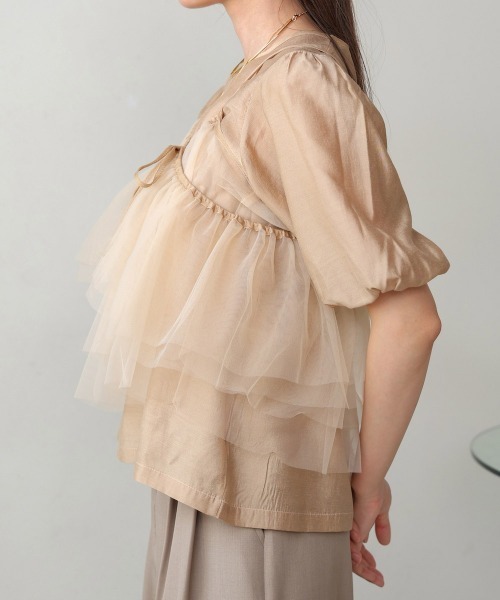 Bab（バブ）の「【2点セット】チュールビスチェ＋ボリュームスリーブブラウスセット（シャツ/ブラウス・レディース・アイボリー/グレー/ベージュ・M）」の6枚目の写真