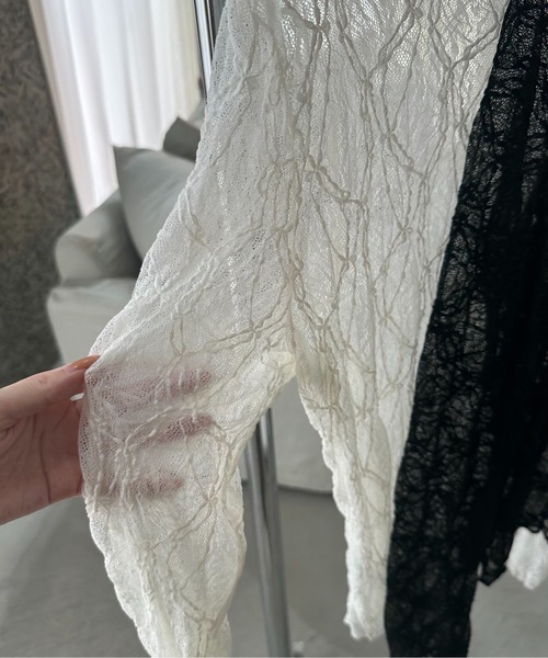 lawgy(ラウジー)の「nuance ruff sheer tops / ニュアンスルフシアートップス(Tシャツ/カットソー・レディース・アイボリー/ブラック・FREE)」の4枚目の写真