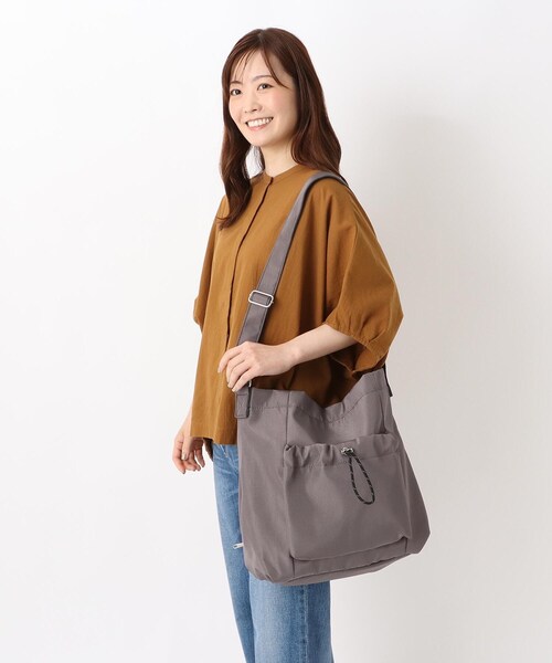 one'sterrace（ワンズテラス）の「Legato Largo ドロスト A4ショルダー（ショルダーバッグ・レディース・グレー系4/ブラック系8・99）」の7枚目の写真