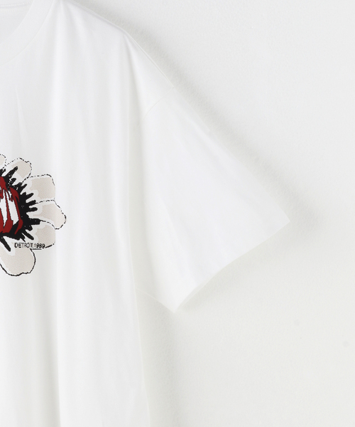 Carhartt WIP(カーハートダブリューアイピー)の「Carhartt S/S PIXEL FLOWER T-SHIRT I033161(Tシャツ/カットソー・メンズ・ホワイト/ブラック・MEDIUM/LARGE)」の6枚目の写真