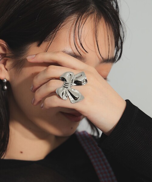 Ray BEAMS(レイビームス)の「BIG リボン リング(リング・レディース・ゴールド/シルバー・ONE SIZE)」の3枚目の写真