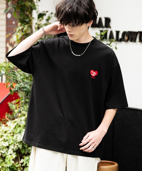 Rocky Monroe（ロッキーモンロー）の「オーバーサイズハート/フラワーワンポイント刺繍半袖Tシャツ（Tシャツ/カットソー・メンズ・ネイビー系/ブラック/ホワイト系/チャコール/ネイビー/グリーン/ホワイト/グリーン系/ネイビー系1/ホワイト系1・M/L/XL）」の5枚目の写真