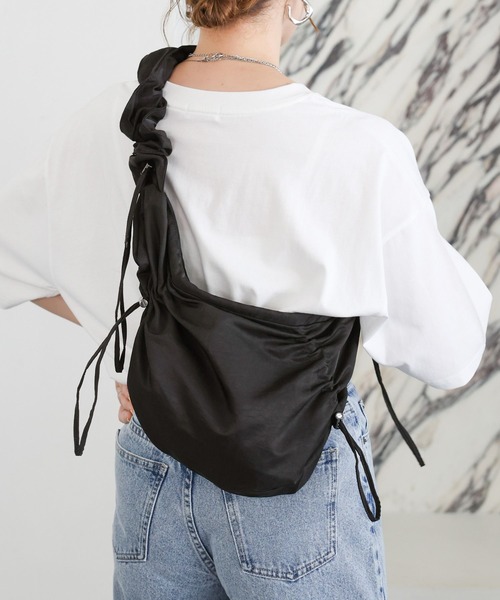 LEPSIM(レプシィム)の「ドロストミドルショルダー 119760(ショルダーバッグ・レディース・ブラック/レオパード/シルバー/アイボリー・ONE SIZE)」の3枚目の写真