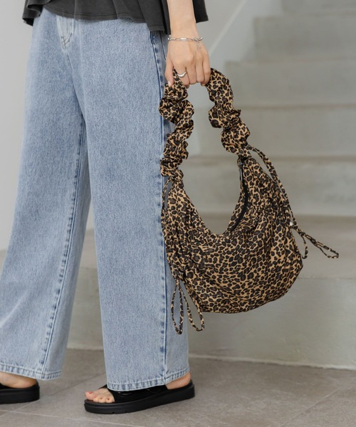 LEPSIM(レプシィム)の「ドロストミドルショルダー 119760(ショルダーバッグ・レディース・ブラック/レオパード/シルバー/アイボリー・ONE SIZE)」の12枚目の写真