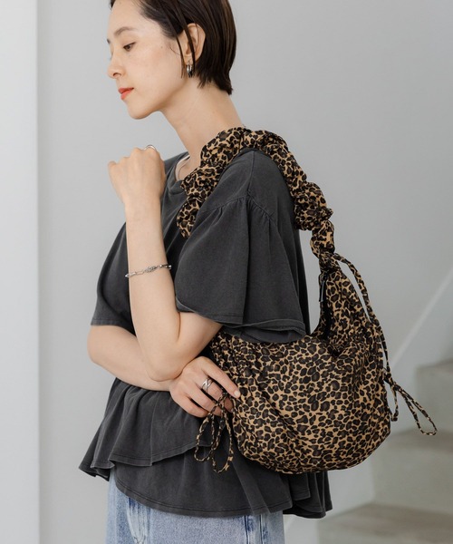 LEPSIM(レプシィム)の「ドロストミドルショルダー 119760(ショルダーバッグ・レディース・ブラック/レオパード/シルバー/アイボリー・ONE SIZE)」の15枚目の写真