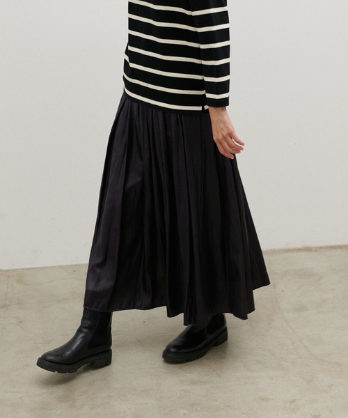 LARUTA(ラルータ)の「【LARUTA】コーティングサテンスカート(スカート・レディース・キャメル/ベージュ/ブラック・MEDIUM)」の9枚目の写真