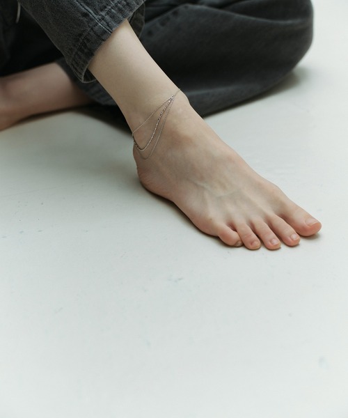 and cloud（アンドクラウド）の「Layered Chain Anklet（アンクレット・レディース・イエローゴールド/ブラック/シルバー・FREE）」の6枚目の写真