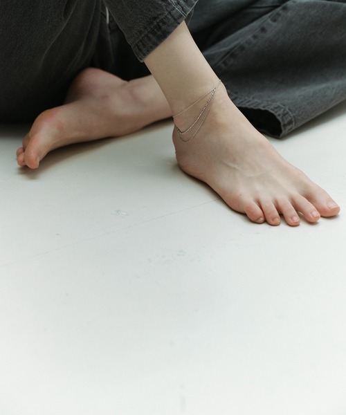 and cloud（アンドクラウド）の「Layered Chain Anklet（アンクレット・レディース・イエローゴールド/ブラック/シルバー・FREE）」の12枚目の写真