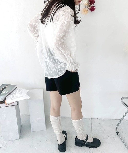 madrepadre(マドレパドレ)の「フラワーシアーシャツ(シャツ/ブラウス・レディース・ホワイト・FREE)」の2枚目の写真